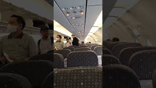 Suasana di dalam pesawat Batik Air terbang ke Surabaya bagud dan bersih shortsvideo [upl. by Colene]