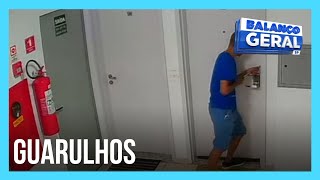 Olheiros entram em prédio com chave de morador tiram fotos do local e ladrões invadem apartamento [upl. by Yenalem]