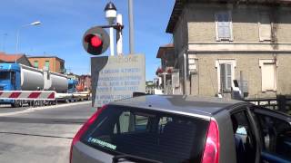 Passaggio a livello di via Giosuè Carducci in HD  Civitanova Marche MC  Level Crossing [upl. by Ykroc]