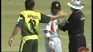 Gautam Gambhir amp Shahid Afridi Fight 3rd ODI Kanpur Nov112007  Series Ind 32 Pak  Two Cup Tea [upl. by Uhp]