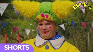 Gigglebiz Get To Know Nana Knickerbocker  CBeebies [upl. by Milton]