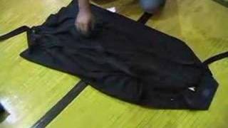 Kendo HowTo fold hakama [upl. by Saucy]