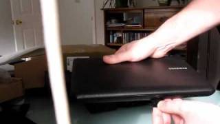 Samsung NB30 netbook unboxing [upl. by Yate]