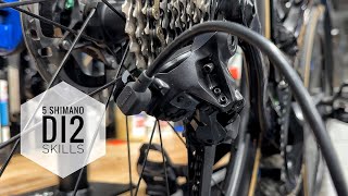 Deze 5 basisvaardigheden voor Shimano DI2 12 speed 105 Ultegra en DuraAce moet jij kennen [upl. by Reniar]