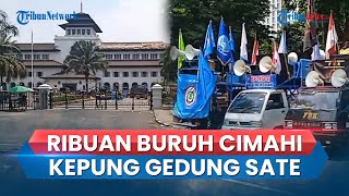 Ribuan Buruh di Bandung Turun ke Jalan Menuju Gedung Sate Tuntut Kenaikan UMK Nyaris 15 Persen [upl. by Rolyt]