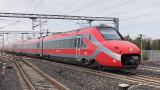 FRECCIARGENTO E FRECCIAROSSA ETR700 DEVIATI in transito a 250 KMH A REGGIO EMILIA AV [upl. by Wina]