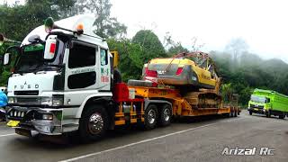 Dua Truk Trailer Fuso Libas Jalur Sitinjau Lauik [upl. by Royal]