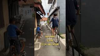 BELAJAR NAIK SEPEDA PENNY FARTHING [upl. by Ardnik731]