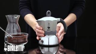 Приготовление кофе в гейзерной кофеварке Bialetti Moka Induction [upl. by Seyer]