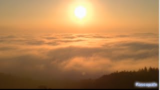 Très beau lever de soleil sur les nuages Magnifiques [upl. by Anavlis]