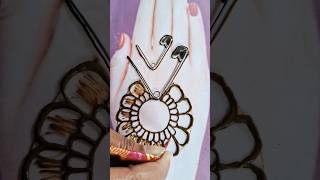 Easy back hand mehndi design mehndi mehndidesign youtubeshorts shorts trandingshorts trend [upl. by Essa]