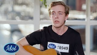 Tshawe lener seg tilbake og nyter Eriks audition  Idol Norge 2020 [upl. by Bealle995]