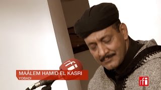 Le maâlem Hamid Elkasri joue quotYobadiquot  Festival Gnaoua à Essaouira Maroc [upl. by Rebmyk]