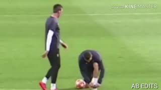 Mario Mandzukic Nutmegs Cristiano Ronaldo In Training While Ronaldo Ties Shoes laces  Juventus [upl. by Darce]