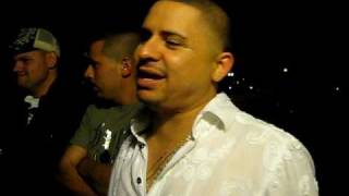 LARRY HERNANDEZ CANTANDOLE A LA PLEBADA DE SANTA MARIA [upl. by Yrellih985]