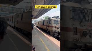 Mas to adi navjeevan express railway railwaystation [upl. by Taveda560]