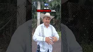 Carlos Manzo arremete contra elemento Seguridad Vial del Estado de Michoacán NO LLEVABA PLACAS [upl. by Essyla]