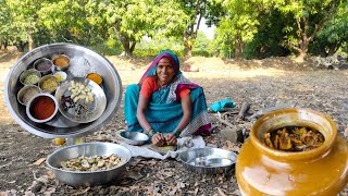 बाणाईने धनगरवाड्यावर बनवले पारंपारीक पद्धतीने वर्षभर टिकणारे कैरीचे लोणचे  kairiche lonche recipe [upl. by Edina]