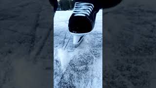 Lär dig att åka skridskor del 2 nybörjare åka baklänges och hur man bromsar How to skate backwards [upl. by Erodroeht786]