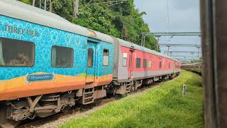 Kozhikode Jan Shatabdi overtakes Gandhidham Humsafar at Kuttippuram [upl. by Laeno653]