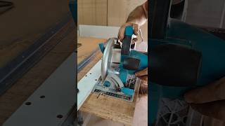 Fazendo RASGO em prancha com serra manual whatsappstatus woodworking diy [upl. by Ahsinotna128]