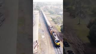 Victorian Railways C510 pulling past the Goorambat Silo Art travelling from Yarrawonga to Benalla [upl. by Burget185]