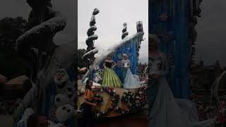 Disney World Disneyparade AnnaandElsa [upl. by Edana]