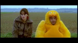 Yelle Une pute et poussin subtitulada en frances y español [upl. by Aztinad]