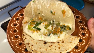 Quesadillas con flor de calabaza [upl. by Nhabois865]