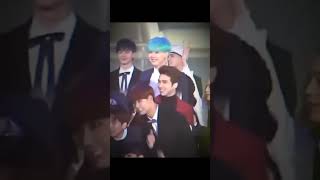 Jungkook lifted Yoongi so he could be seen in camera 😭 bts btsshorts jungkook suga [upl. by Nrevel]