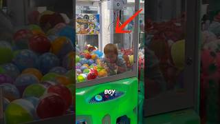 How did this little boy got into the machine 😯👦🏼 [upl. by Hopfinger]