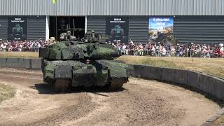 Challenger 2 TES at Tankfest 2018 [upl. by Etnaed]