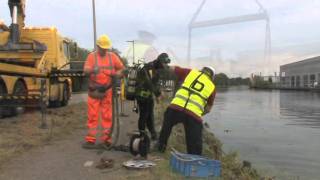 10092011 auto te water op de Achthovnerweg in Leiderdorp [upl. by Whelan]