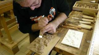 Cursus Houtsnijden  ornamentsnijden  Woodcarving Classes 20112012 [upl. by Burleigh]