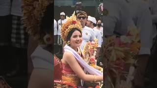 Balinese cultural traditions Balinese kebaya thebeauty Indonesiabulansutenatrending [upl. by Akinas]