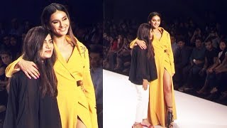 Shibani Dandekar WALKS The RAMP At Bombay Times Fashion Week 2018 [upl. by Aisat348]