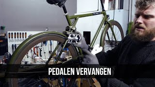 Pedalen vervangen  Fiets trappers vervangen [upl. by Adnalra]