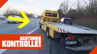 Gefährliches Abschleppmanöver auf der Autobahn  Achtung Kontrolle  Kabel Eins [upl. by Airamas87]