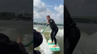 Surfen auf dem Rhein 😂🏄🏼‍♀️ surfensurfkursfunnyköln [upl. by Adnesor]