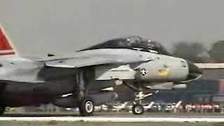 Final US Navy F14 Tomcat Landing  October 4 2006 [upl. by Ardet]