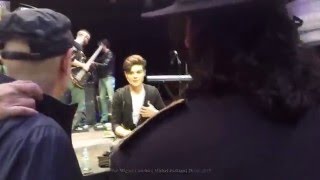 Abraham Mateo Gala Inocente inocente conoce a Michel Jackson back stage [upl. by Ardnahcal]