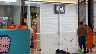 La lluvia inunda el centro comercial Parque Corredor de Torrejón de Ardoz [upl. by Binnie839]