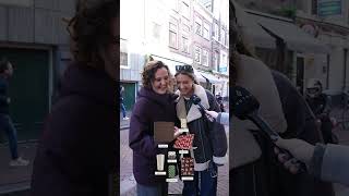 Welk cadeau kies je 🎁telefoonhoesje burga voxpop straatinterview winnen cadeau feestdagen [upl. by Sigismund]