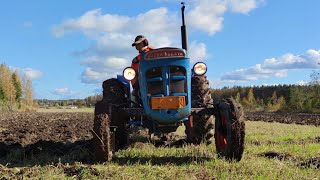 1962 Fordson Super Dexta Ploughing with Fiskars plow [upl. by Derr]