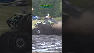 Wayy Discombobulated FEASTING GripNripClips mudbog trucks mudding mudtrucks megatruck [upl. by Rad320]