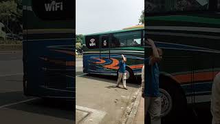 Bus ALS 203 Toba Tangerang loket Cililitan Jakarta Timur [upl. by Etteniuqna]