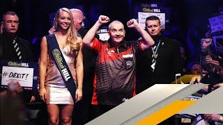 GänsehautEmpfang Ally Pally singt für Phil Taylor  SPORT1 DARTS [upl. by Scopp]