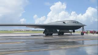 USAF Bombardeiros B2 pousam em Guam pela primeira vez em 5 anos [upl. by Eillit345]