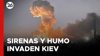 UCRANIA  Sirenas y humo invadieron Kiev tras ataques rusos [upl. by Kella192]