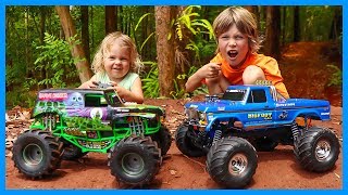 RC Monster Trucks  Traxxas Bigfoot vs Grave Digger [upl. by Okoy]